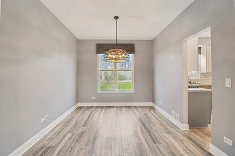 $425,000 | 220 Glenbrook Trail, McHenry, IL 60050