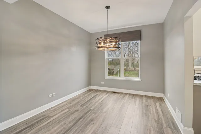 $425,000 | 220 Glenbrook Trail, McHenry, IL 60050