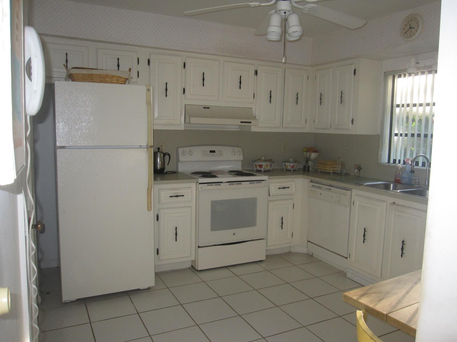 4871 Hawkwood Road, Unit B Boynton Beach, FL 33436 - Photo 4 of 11 Kitchen