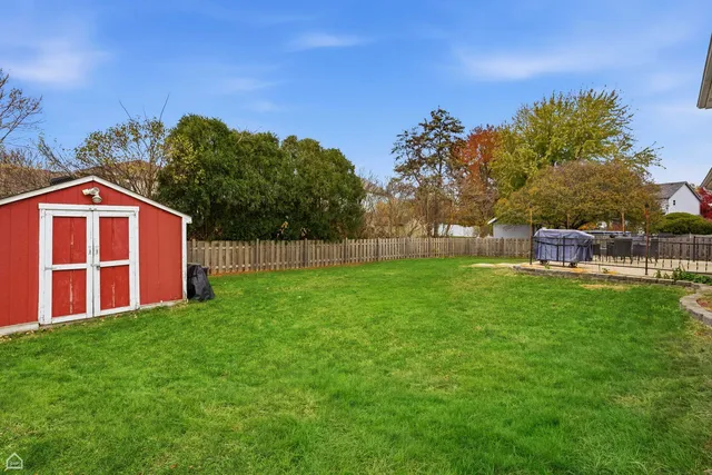 $360,000 | 805 Cougar Lane, Oswego, IL 60543