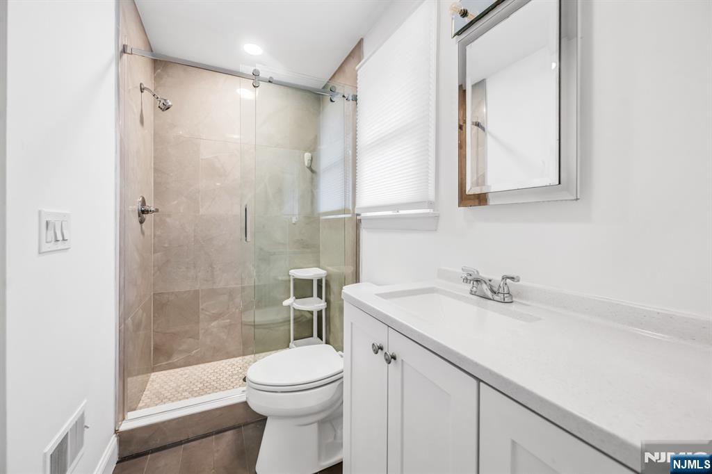 23 Hampshire Road Paramus, NJ 07652 - Photo 15 of 29 Gallery Image 15