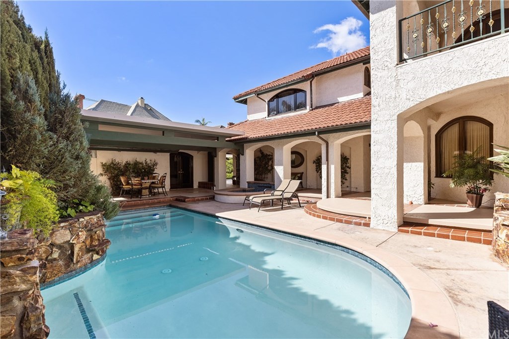 27681 Chapala Mission Viejo, CA 92692 - Photo 5 of 74