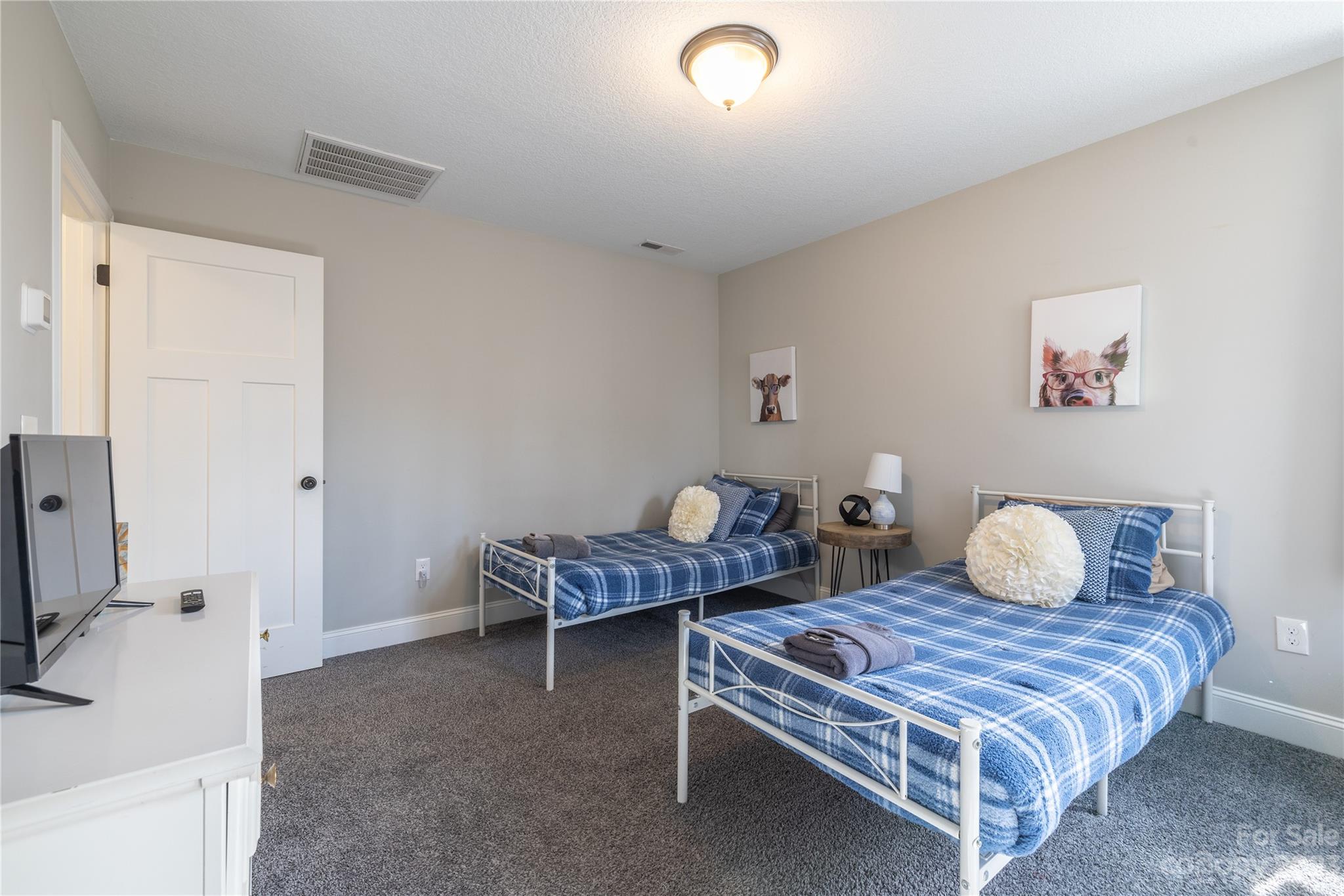 1218 Summer Road Hendersonville, NC 28792 - Photo 27 of 48 Gallery Image 27