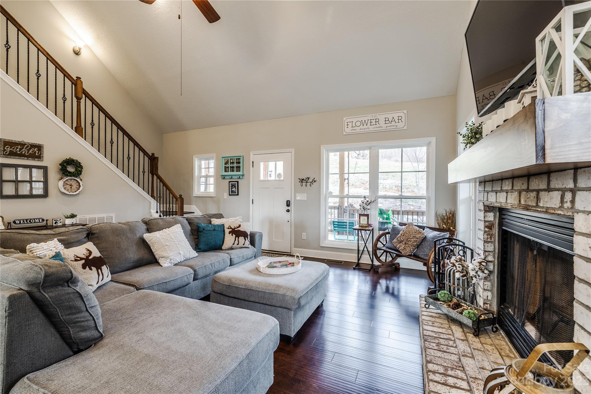 1218 Summer Road Hendersonville, NC 28792 - Photo 9 of 48 Gallery Image 9