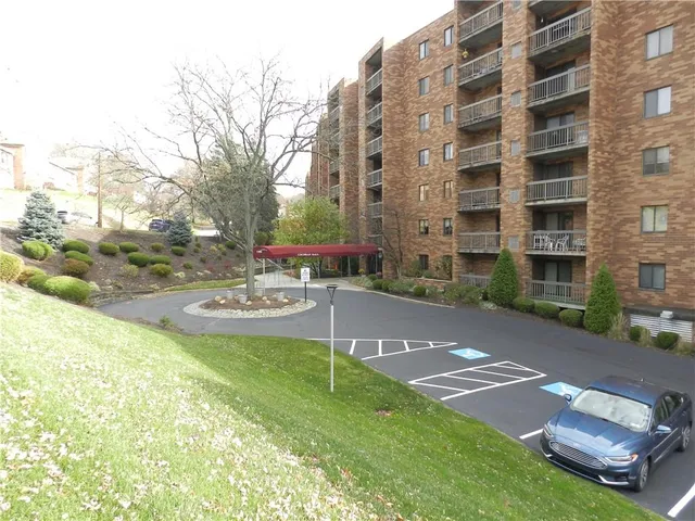 $275,000 | 1500 Cochran Road, Unit 512, Pittsburgh, PA 15243