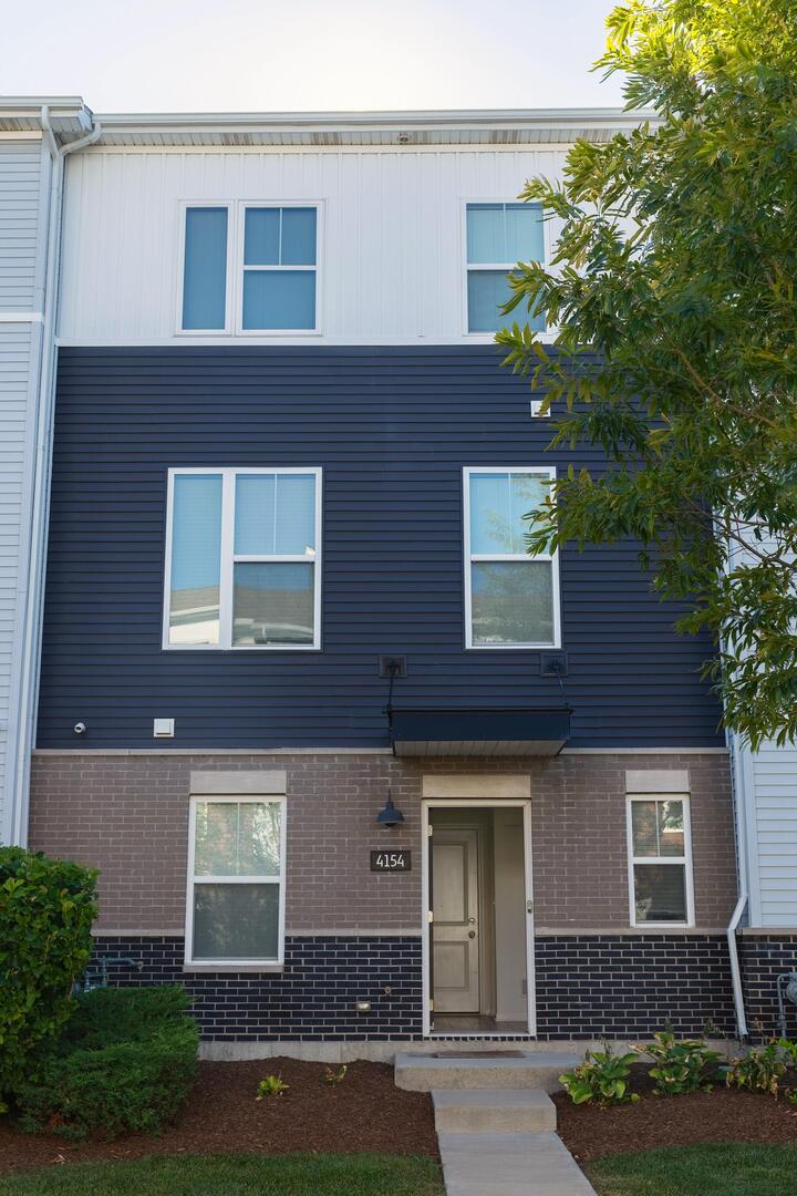 4154 Irving Road Aurora, IL 60504 - Photo 2 of 37 Gallery Image 2