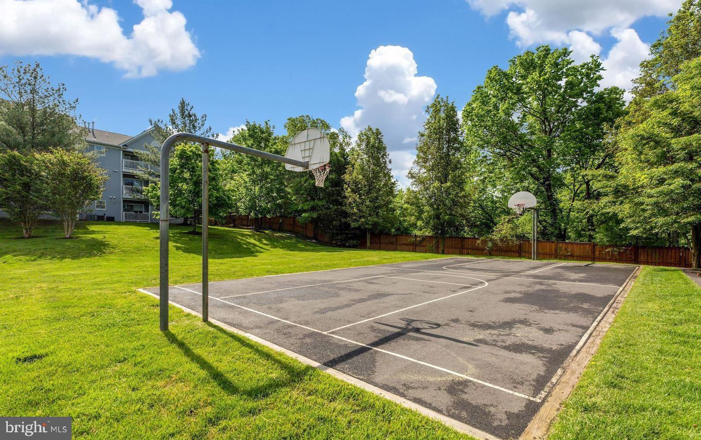 511 Constellation Square Southeast, Unit E Leesburg, VA 20175 - Photo 32 of 34 Basketball Court