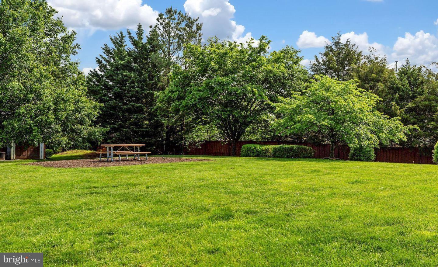 511 Constellation Square Southeast, Unit E Leesburg, VA 20175 - Photo 33 of 34 Picnic/Green Aea