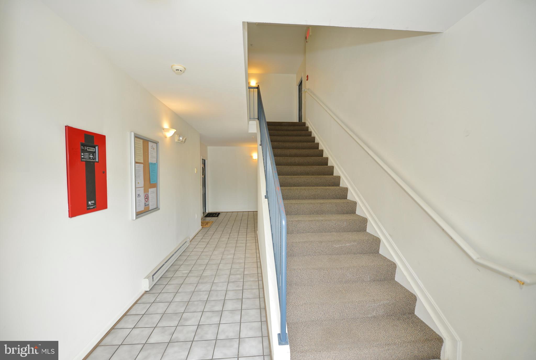 511 Constellation Square Southeast, Unit E Leesburg, VA 20175 - Photo 4 of 34 Main level lobby