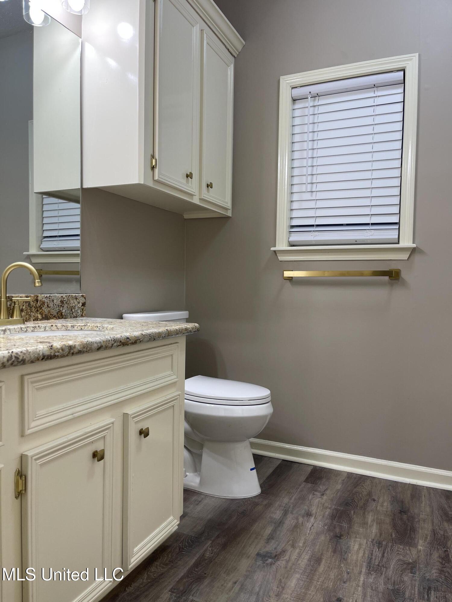 1804 Lake Trace Drive Jackson, MS 39211 - Photo 42 of 57 Guest Bathroom