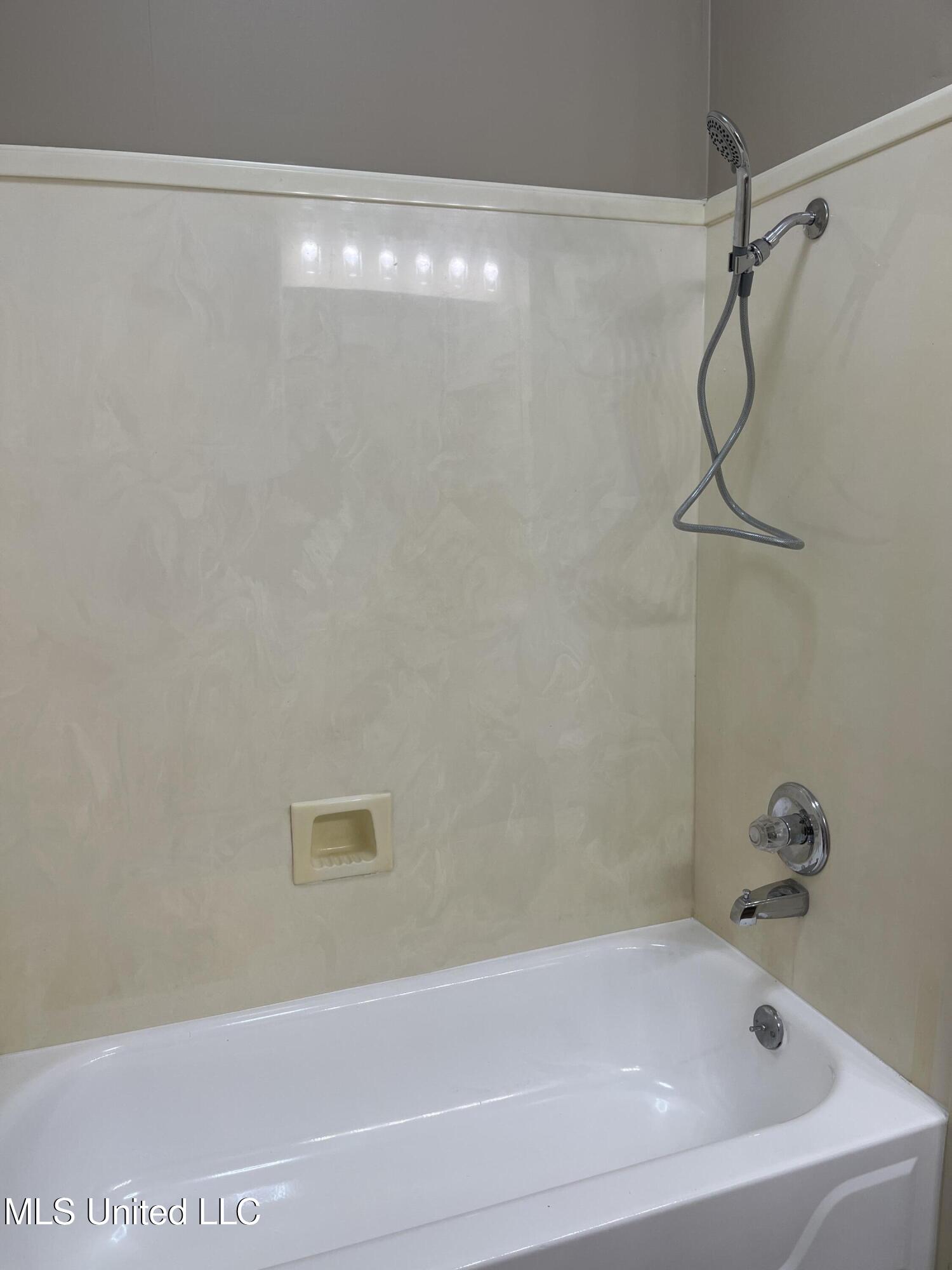 1804 Lake Trace Drive Jackson, MS 39211 - Photo 43 of 57 Guest Bathroom