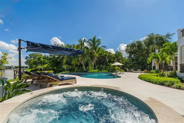 $8,500,000 | 501 Harbor Point Road, Longboat Key, FL 34228