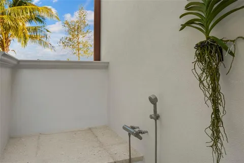 $8,500,000 | 501 Harbor Point Road, Longboat Key, FL 34228