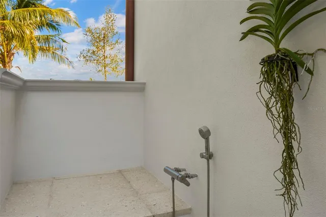 $8,500,000 | 501 Harbor Point Road, Longboat Key, FL 34228