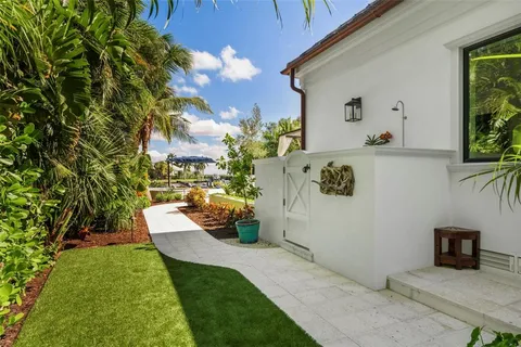 $8,500,000 | 501 Harbor Point Road, Longboat Key, FL 34228