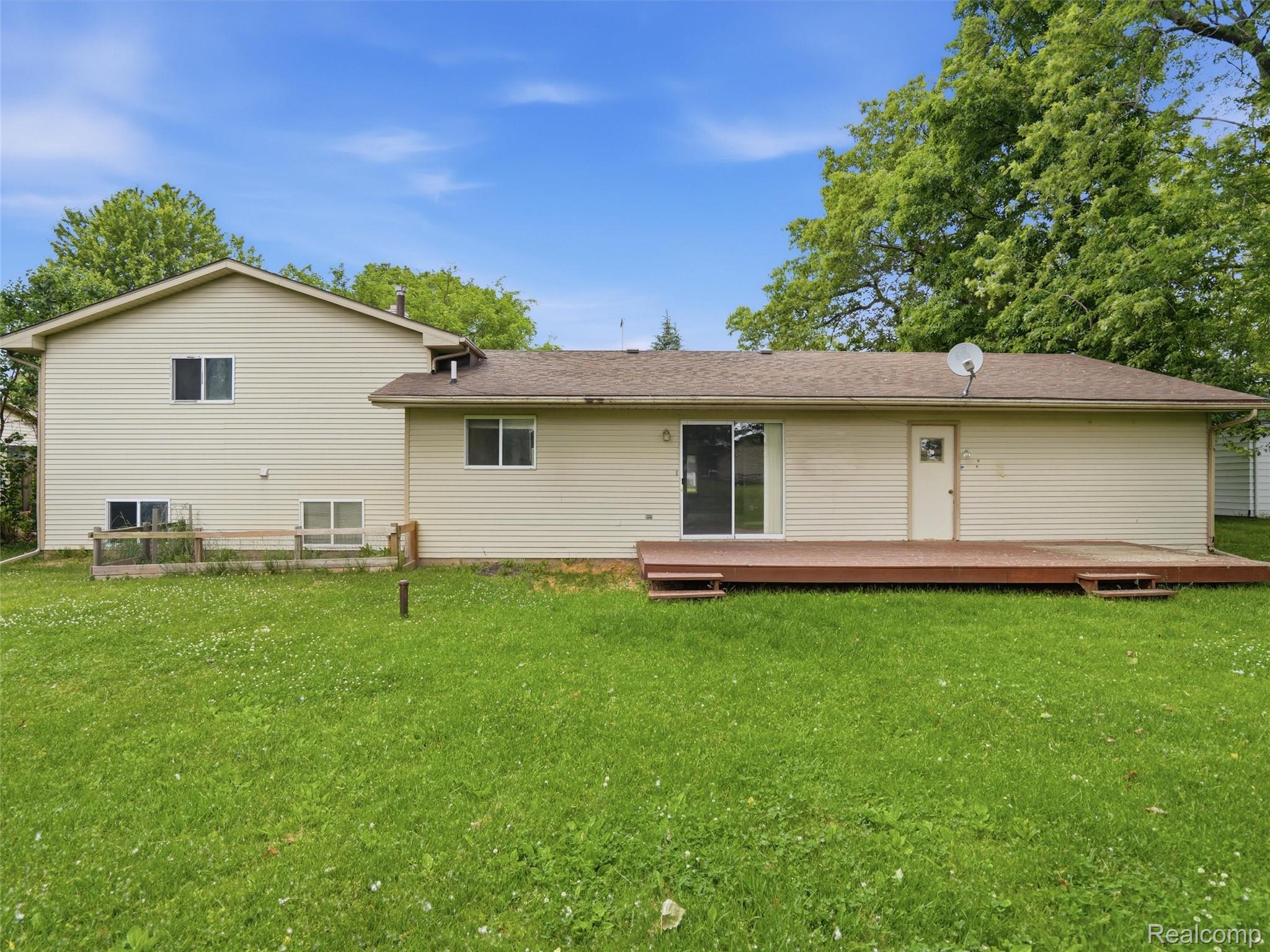 2439 North Long Lake Road Fenton, MI 48430 - Photo 23 of 25 24-DSC05227.jpg