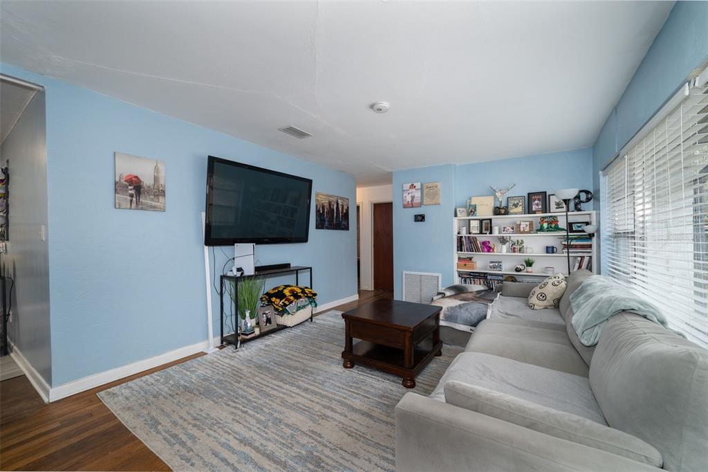 418 Northwest 27th Terrace Gainesville, FL 32607 - Photo 8 of 35