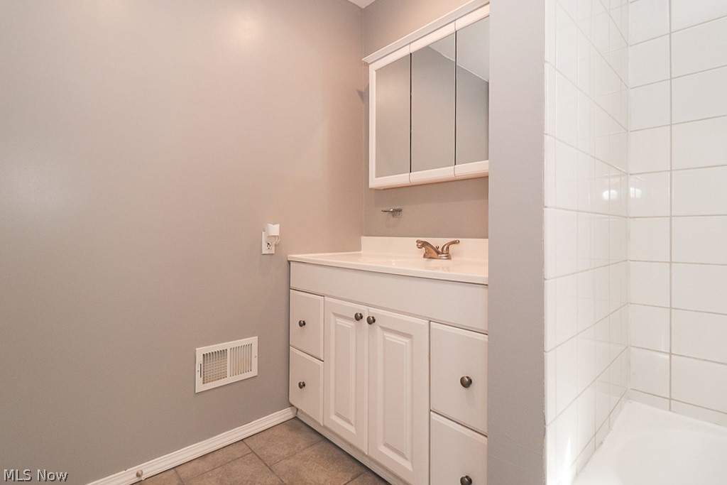 1563 Winchester Road Lyndhurst, OH 44124 - Photo 15 of 35 Gallery Image 15