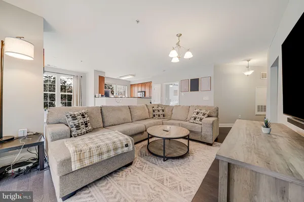 $449,900 | 801 South Greenbrier Street, Unit 113, Arlington, VA 22204