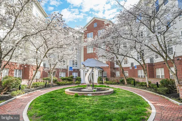 $444,900 | 801 South Greenbrier Street, Unit 113, Arlington, VA 22204
