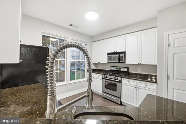 $444,900 | 801 South Greenbrier Street, Unit 113, Arlington, VA 22204