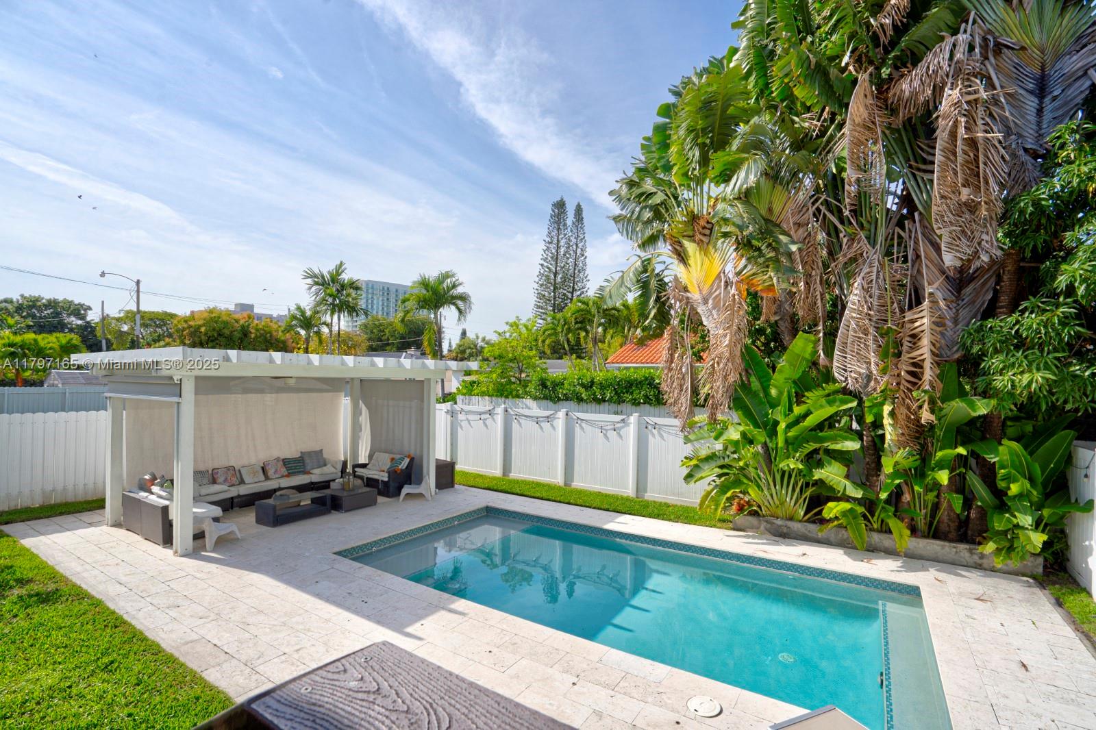 428 Southwest 23rd Road Miami, FL 33129 - Photo 30 of 36 a view of a backyard