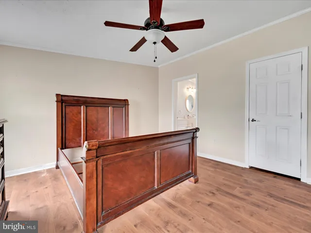 a view of an empty room with window and a ceiling fan