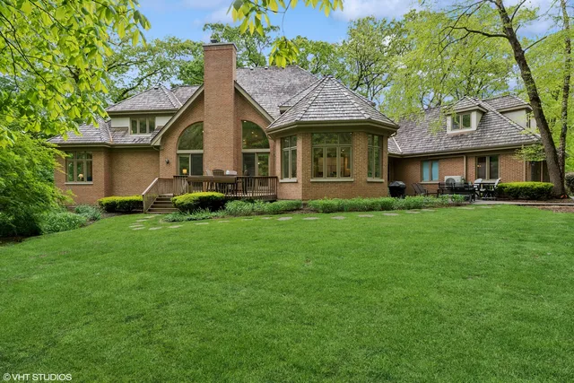 a view of a yard in front of a house
