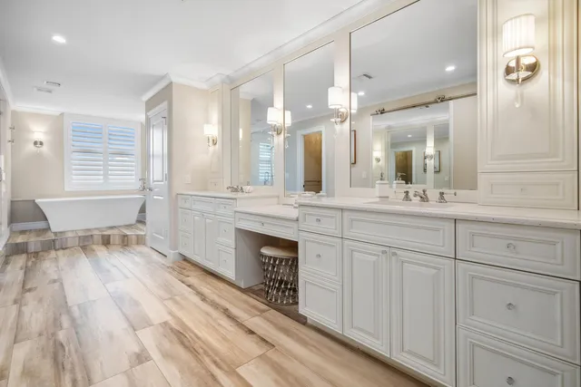 a view of livingroom with furniture