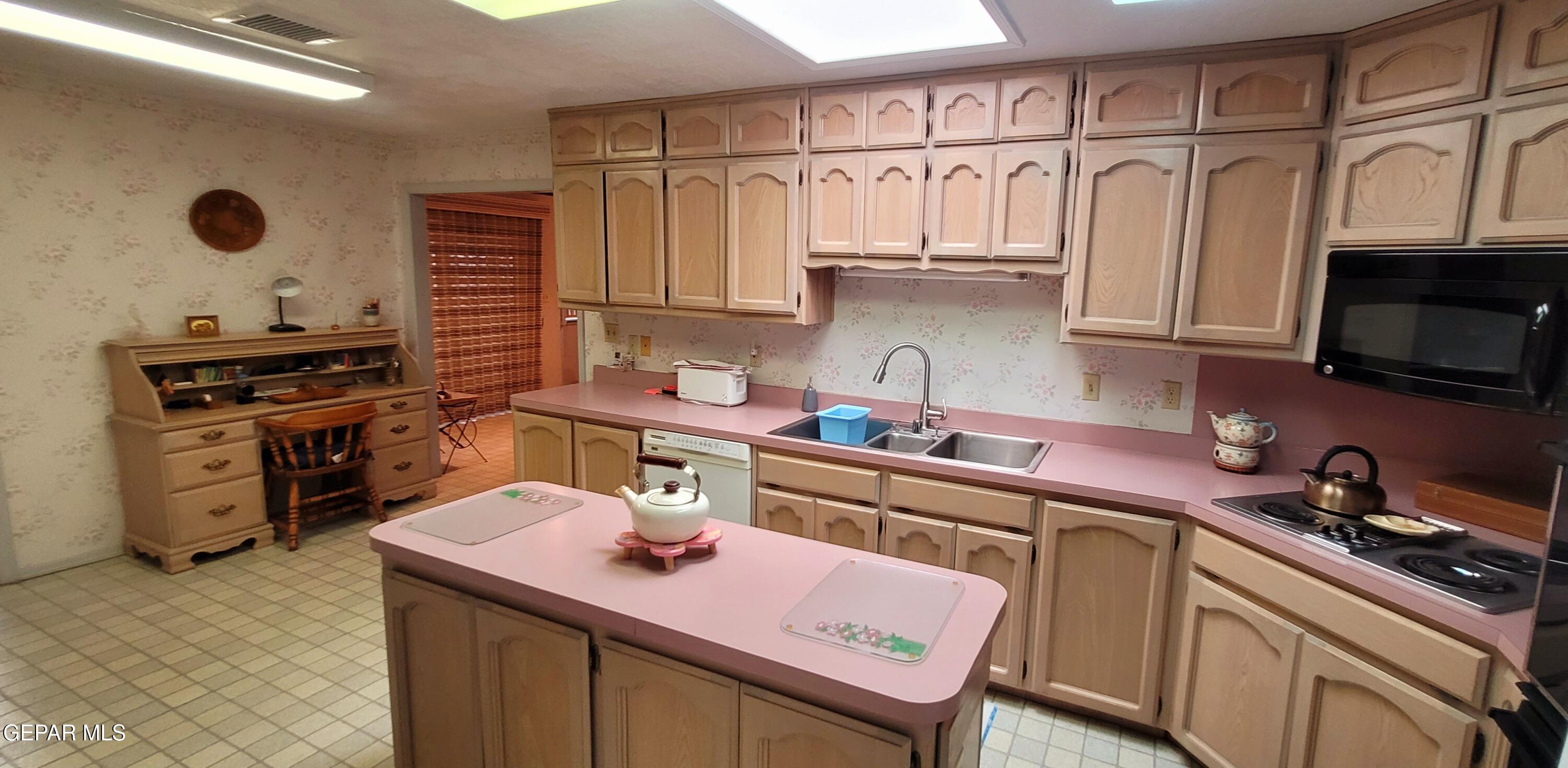 3104 Stone Edge Road El Paso, TX 79904 - Photo 9 of 46 Kitchen Island 2