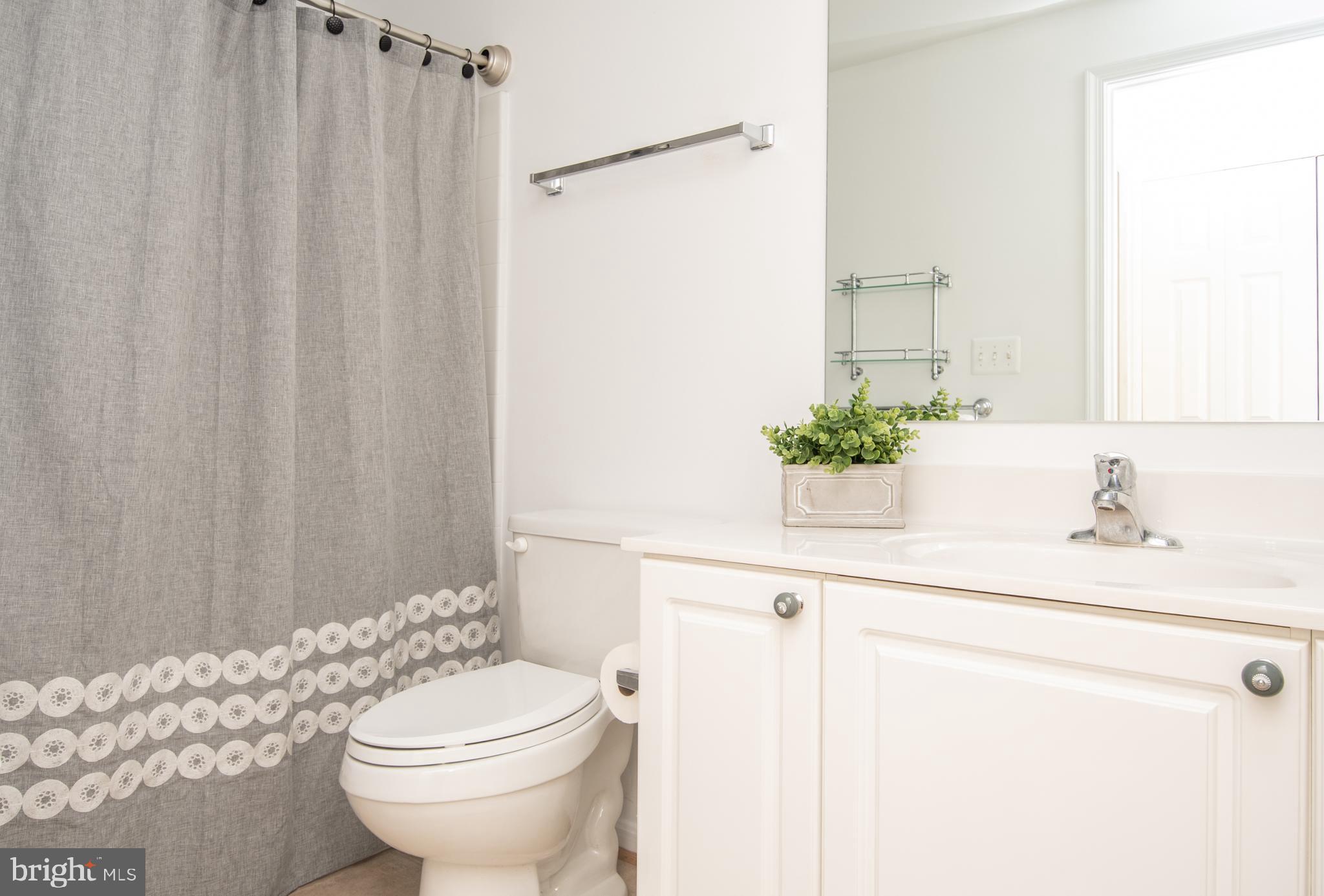 19365 Cypress Ridge Terrace, Unit 121 Leesburg, VA 20176 - Photo 17 of 31 2nd full Bathroom