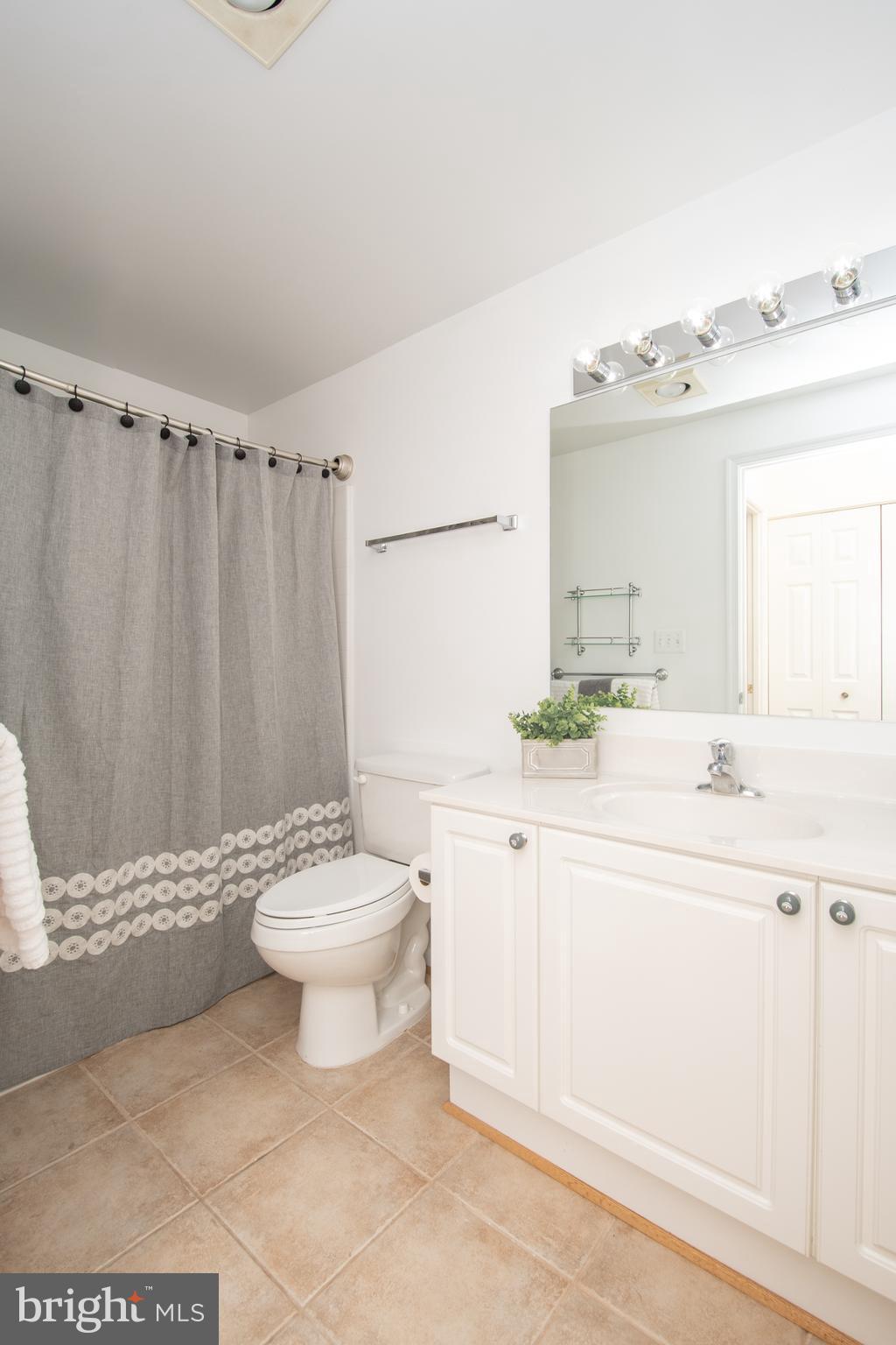 19365 Cypress Ridge Terrace, Unit 121 Leesburg, VA 20176 - Photo 18 of 31 2nd full Bathroom with tub/shower combo