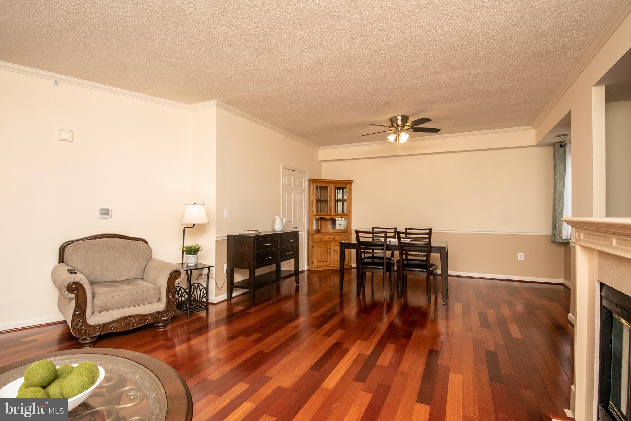 19365 Cypress Ridge Terrace, Unit 121 Leesburg, VA 20176 - Photo 10 of 31 Living room/dining room