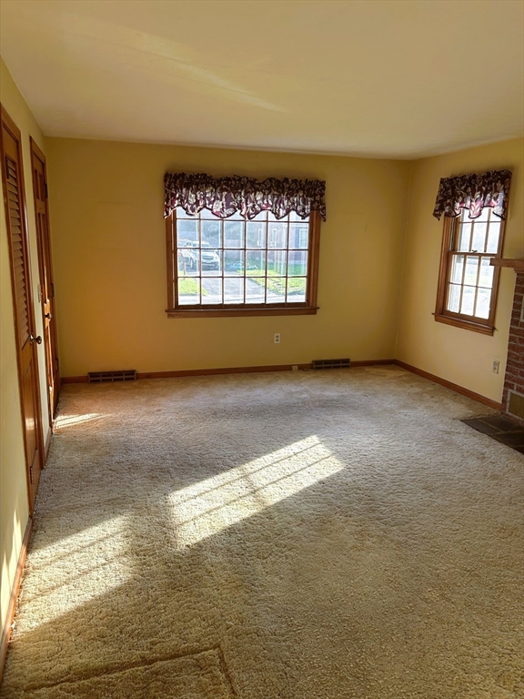 40 West Canton Circle Springfield, MA 01104 - Photo 5 of 25
