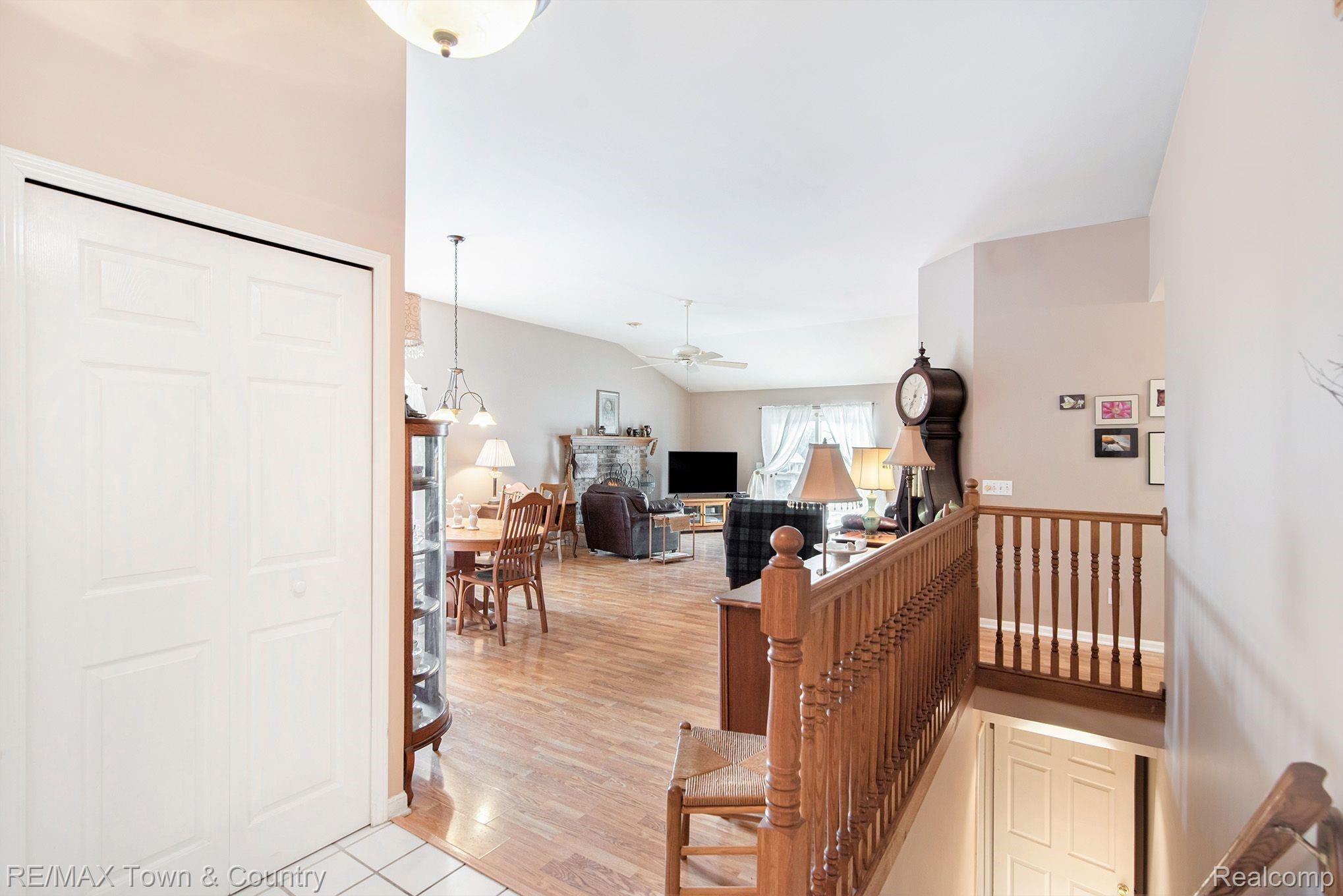 8297 Potter Road Flushing, MI 48433 - Photo 12 of 28 potter foyer 1.jpeg