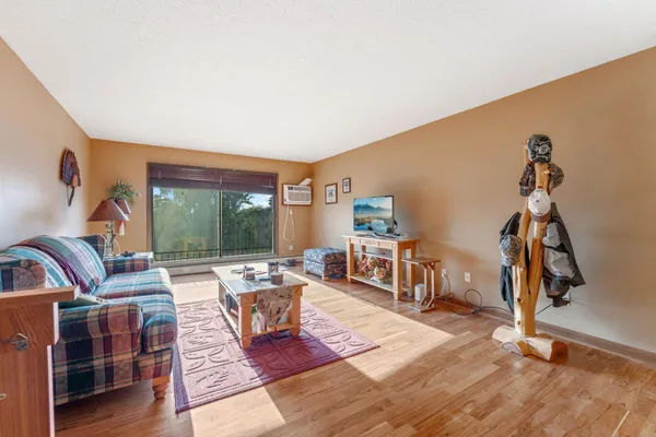 $169,500 | 1304 West Medicine Lake Drive, Unit 323, Plymouth, MN 55441