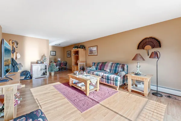 $169,500 | 1304 West Medicine Lake Drive, Unit 323, Plymouth, MN 55441