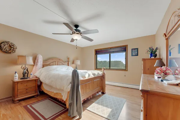 $169,500 | 1304 West Medicine Lake Drive, Unit 323, Plymouth, MN 55441