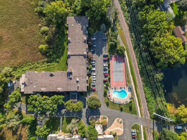 $169,500 | 1304 West Medicine Lake Drive, Unit 323, Plymouth, MN 55441