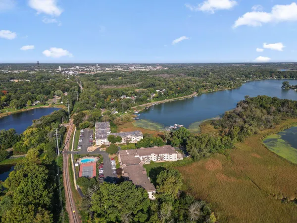 $169,500 | 1304 West Medicine Lake Drive, Unit 323, Plymouth, MN 55441