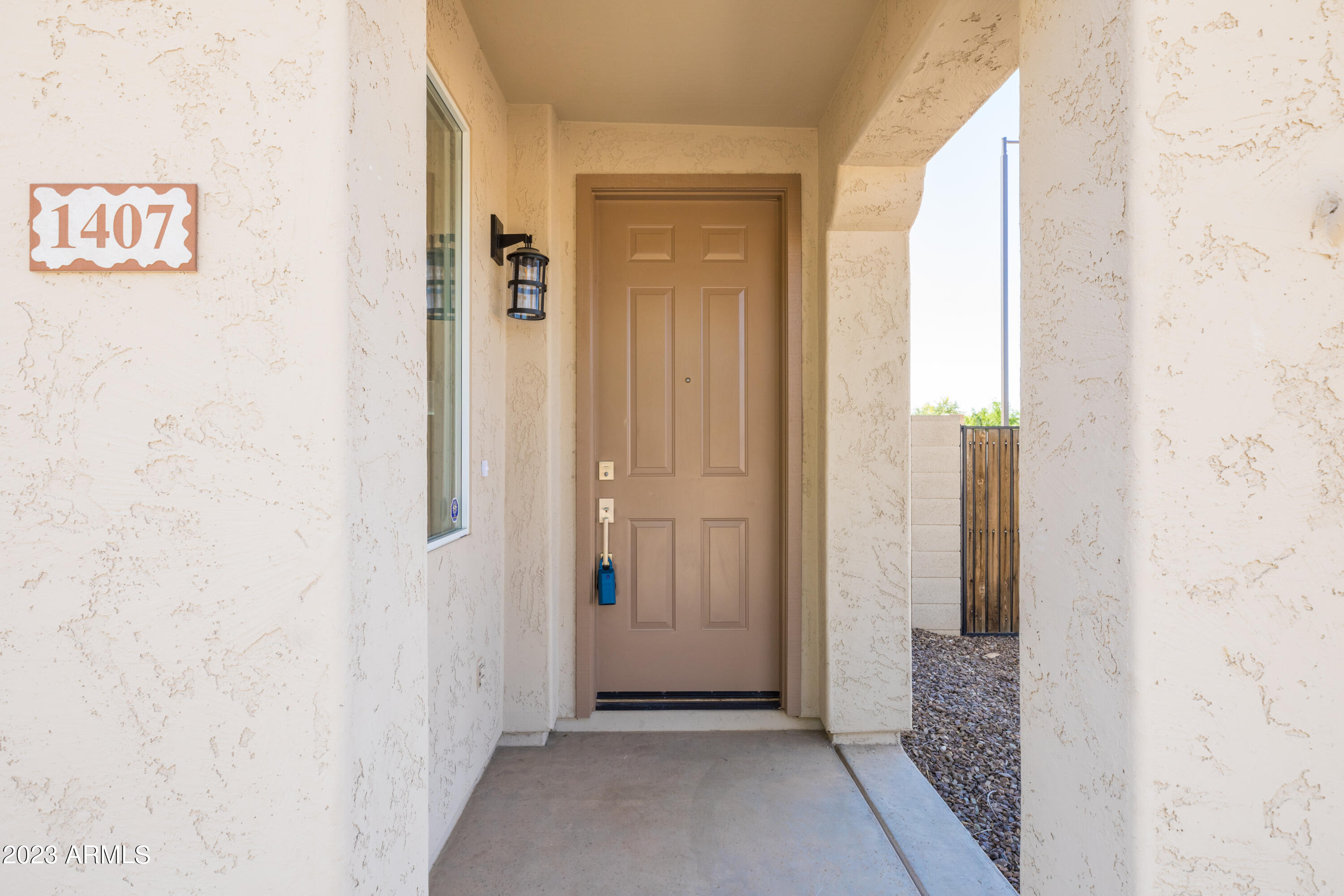 1407 East Chipman Road Phoenix, AZ 85040 - Photo 3 of 32 7D3A2211