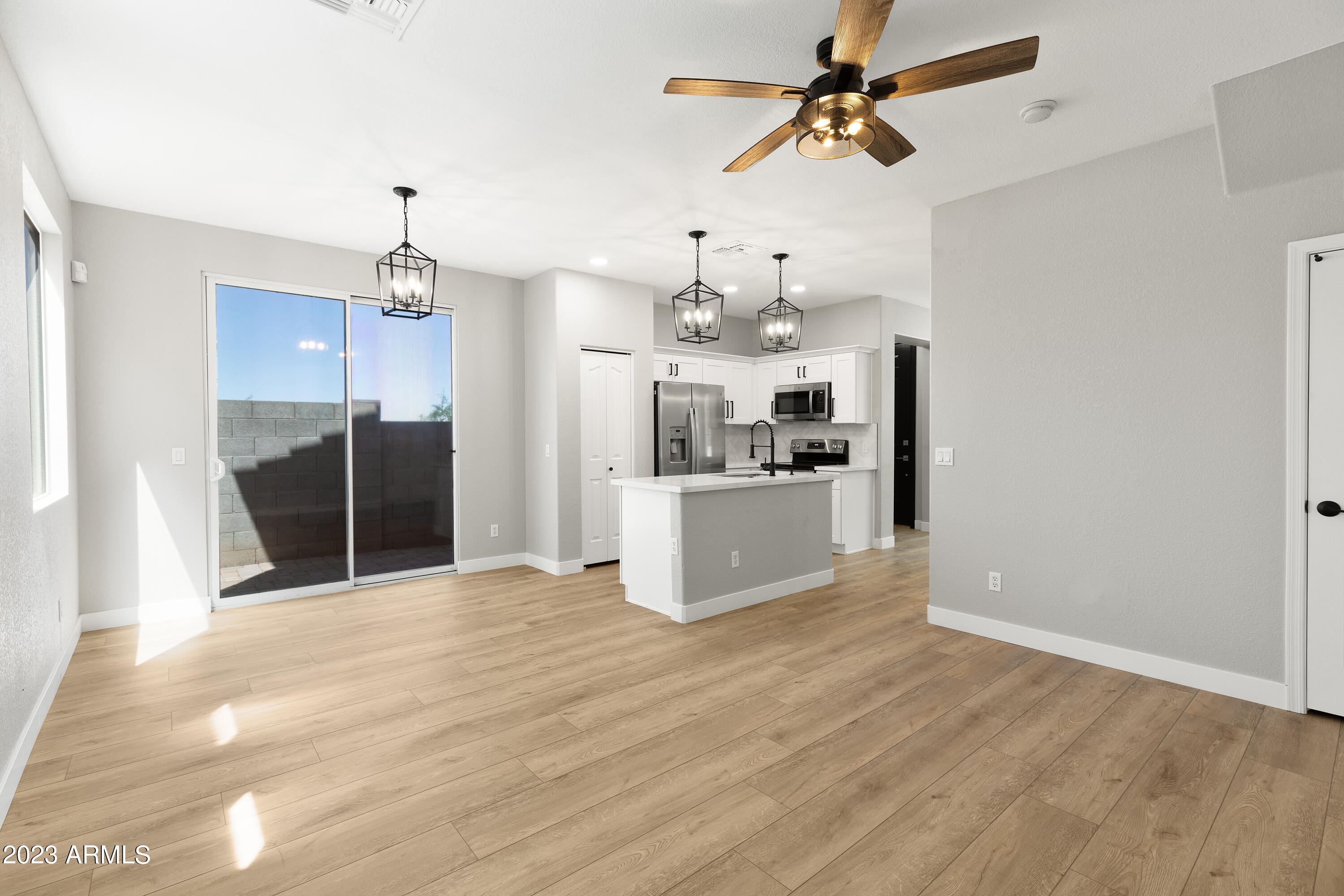 1407 East Chipman Road Phoenix, AZ 85040 - Photo 5 of 32 7D3A2117