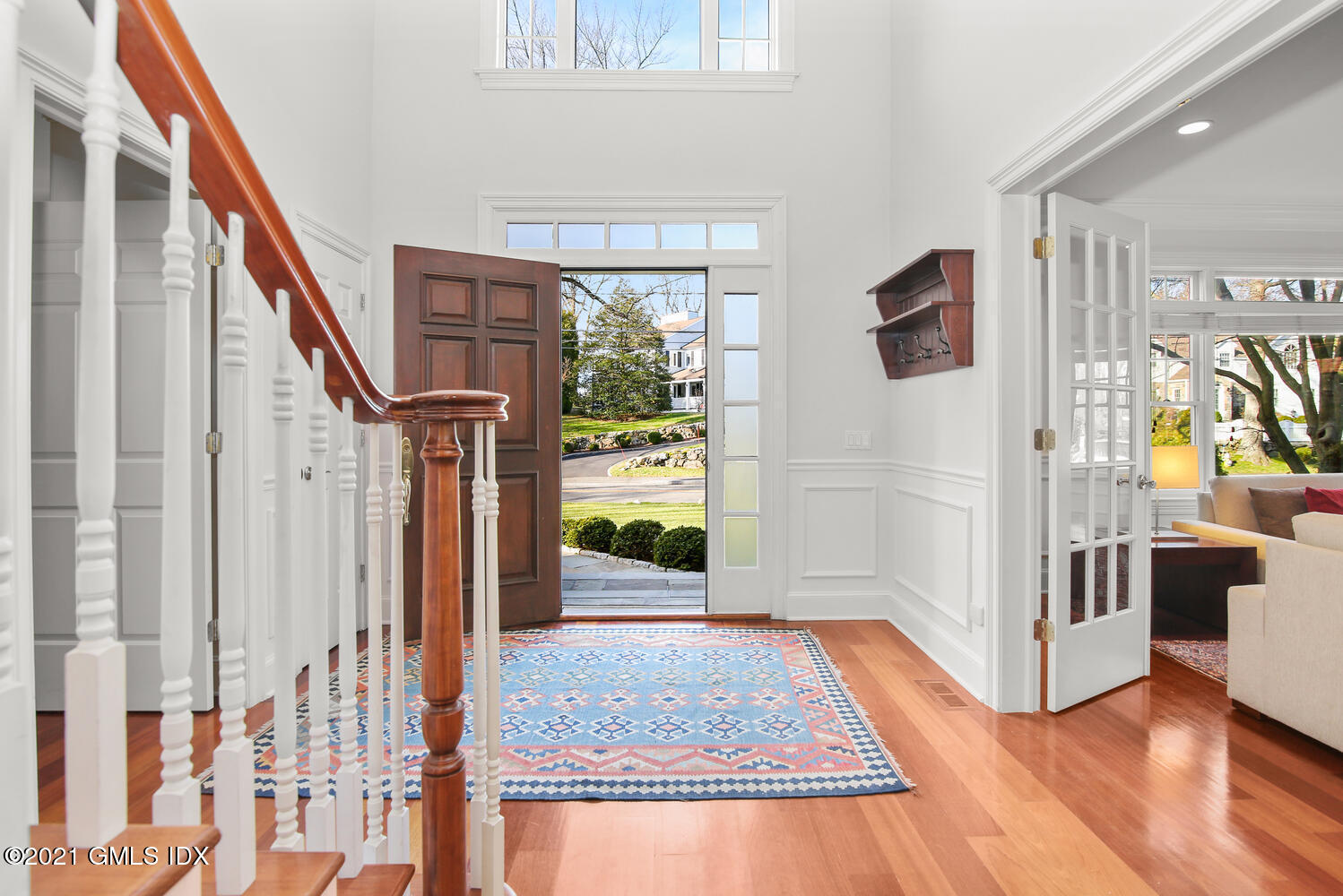 39 Lockwood Lane Riverside, CT 06878 - Photo 3 of 85 a view of entryway with furniture and rug