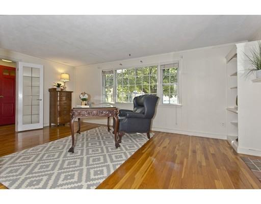15 Saunders Road Lynnfield, MA 01940 - Photo 4 of 29 Gallery Image 4