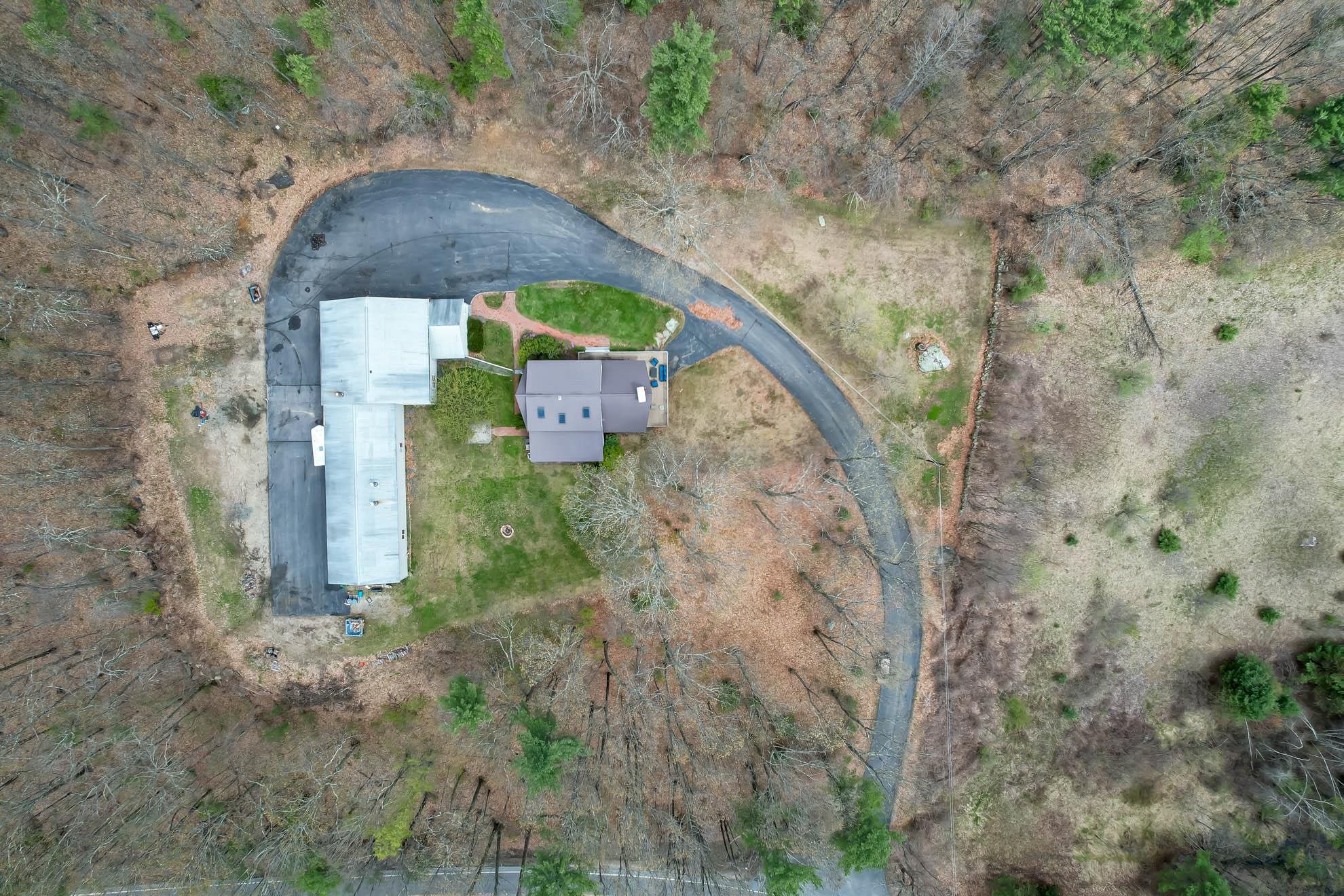 351 Chester Road Auburn, NH 03032 - Photo 4 of 34