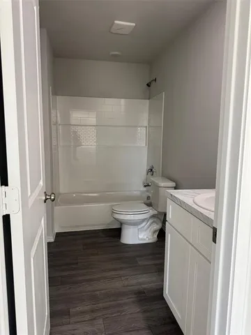 $2,300 | 216 Arbor Court, Granbury, TX 76048