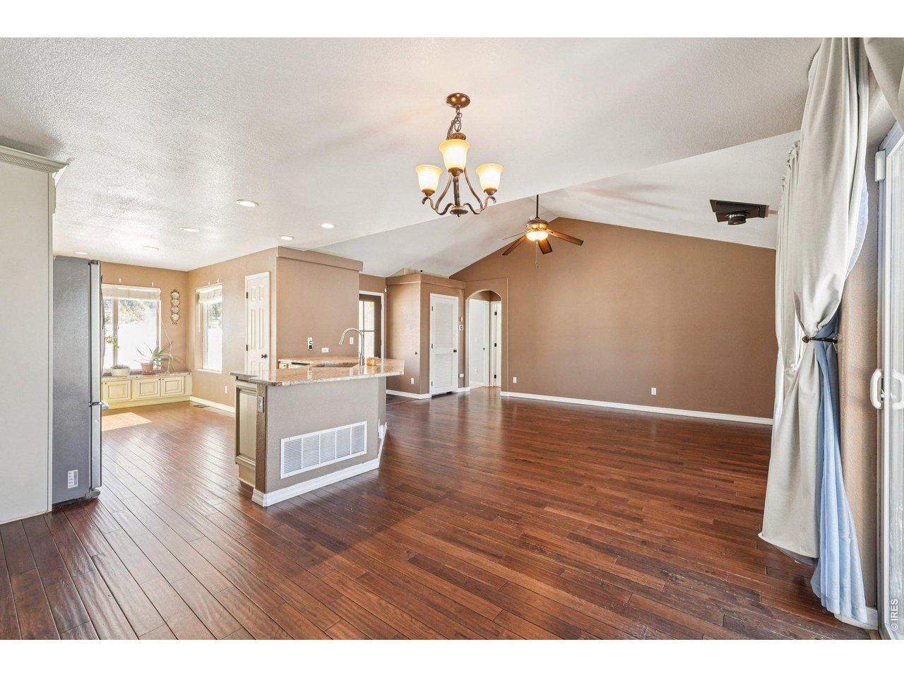 573 Empire Road Florissant, CO 80816 - Photo 12 of 47