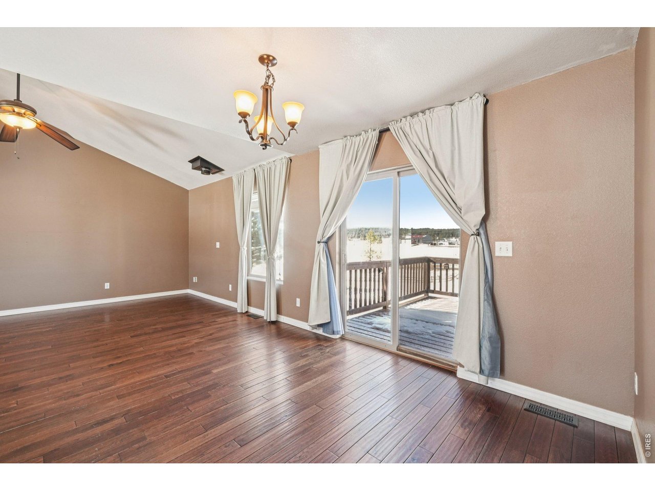 573 Empire Road Florissant, CO 80816 - Photo 7 of 47