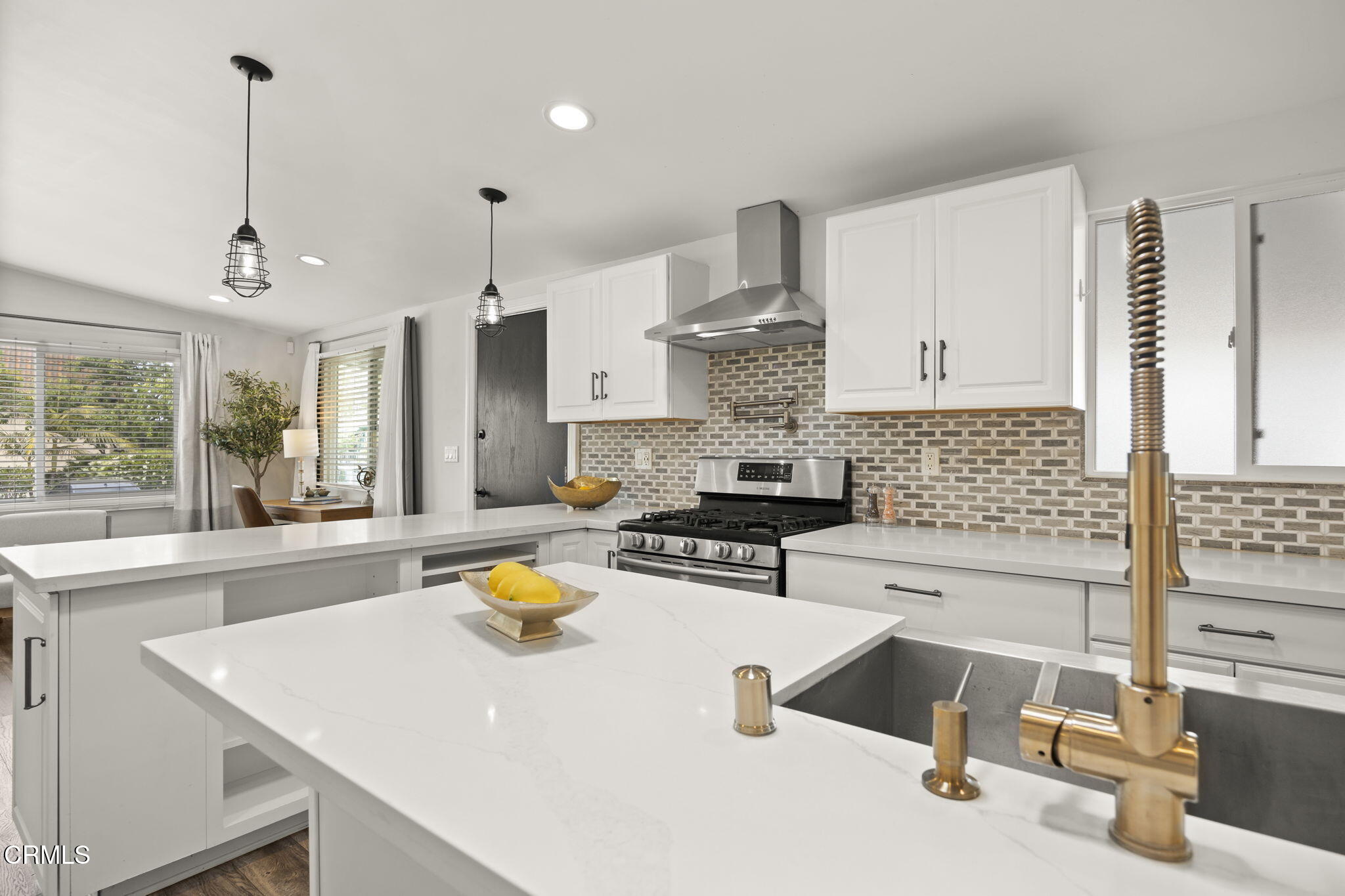 2472 Apple Lane, Unit 170 Oxnard, CA 93036 - Photo 11 of 47 Chic details throughout