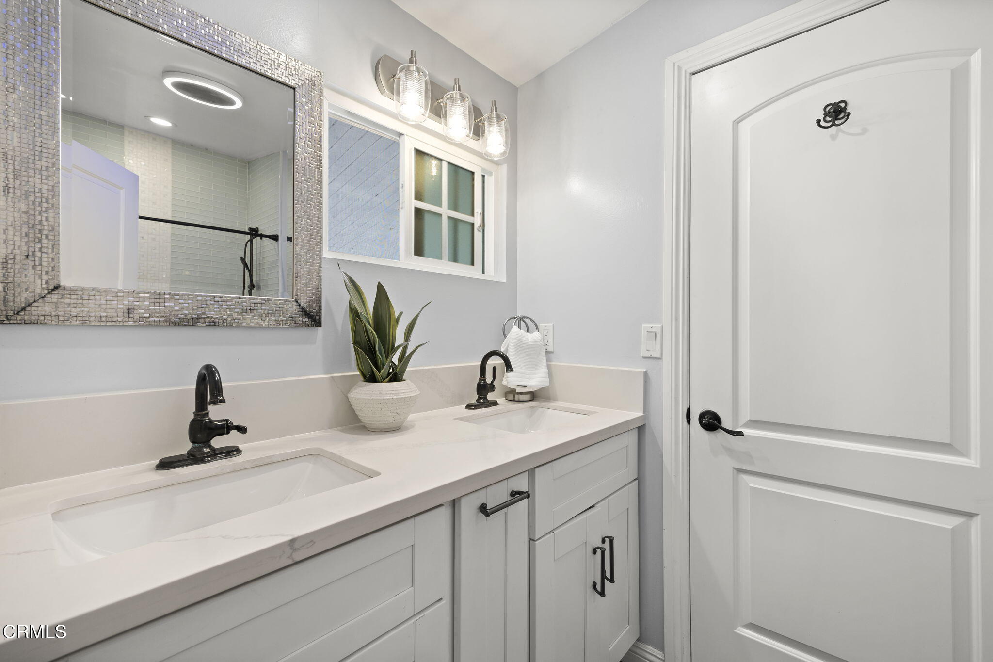 2472 Apple Lane, Unit 170 Oxnard, CA 93036 - Photo 25 of 47 Lovely guest bathroom